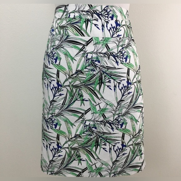 Saint Tropez West Dresses & Skirts - St. Tropez West | Floral Skirt Size 6 Like New!